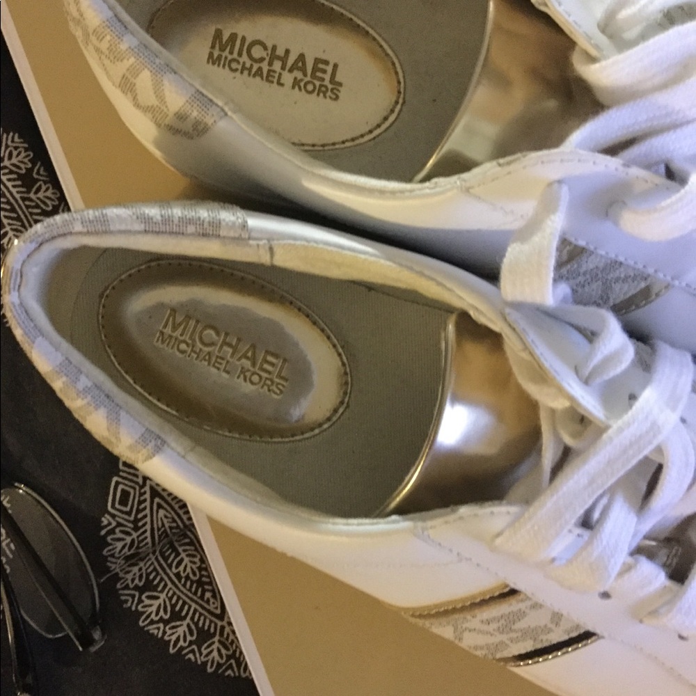 Shoes - Picture 2 of 4